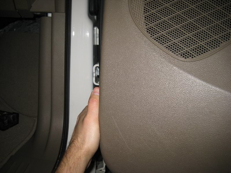 ChryslerTownandCountryInteriorDoorPanelRemovalGuide012