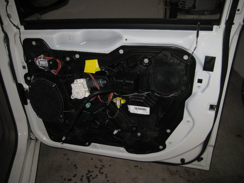 ChryslerTownandCountryInteriorDoorPanelRemovalGuide024