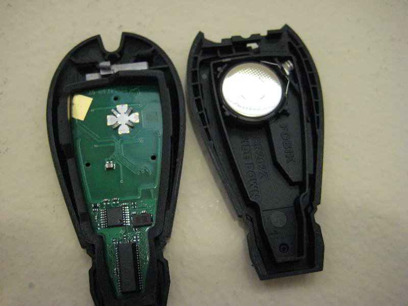 Chrysler-Town-and-Country-Key-Fob-Battery-Replacement-Guide-010