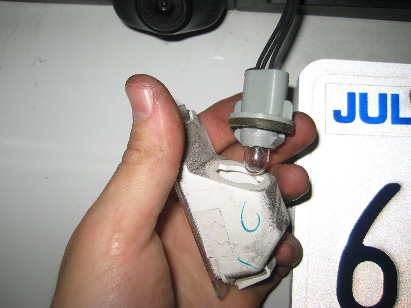 Chrysler-Town-and-Country-License-Plate-Light-Bulbs-Replacement-Guide-006