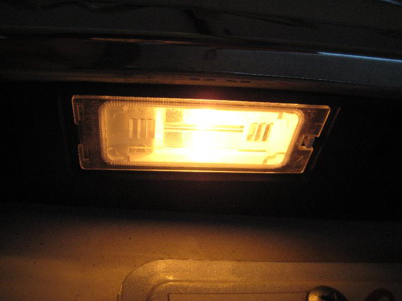 ChryslerTownandCountryLicensePlateLightBulbsReplacementGuide012