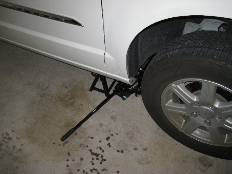 Chrysler-Town-and-Country-Pentastar-V6-Engine-Oil-Change-Guide-005