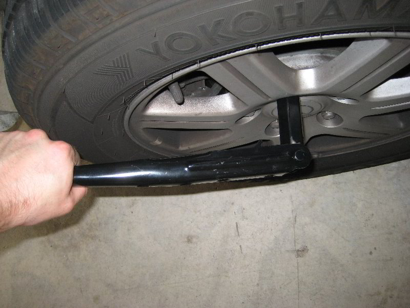 Chrysler-Town-and-Country-Rear-Brake-Pads-Replacement-Guide-002