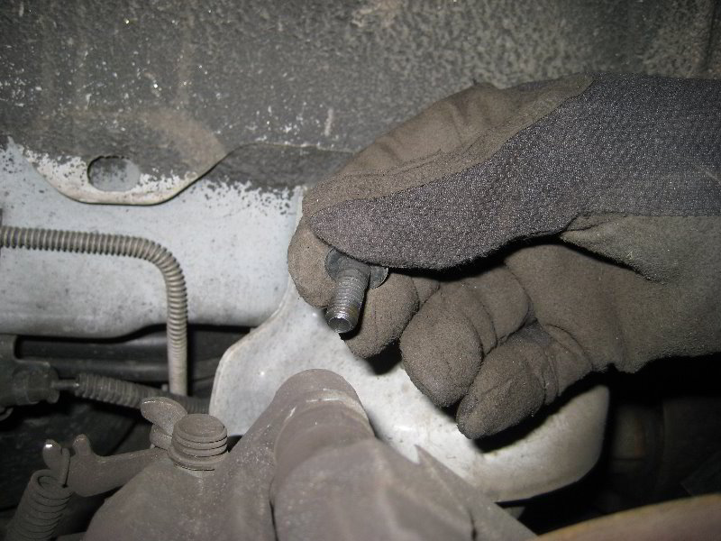 Chrysler-Town-and-Country-Rear-Brake-Pads-Replacement-Guide-008