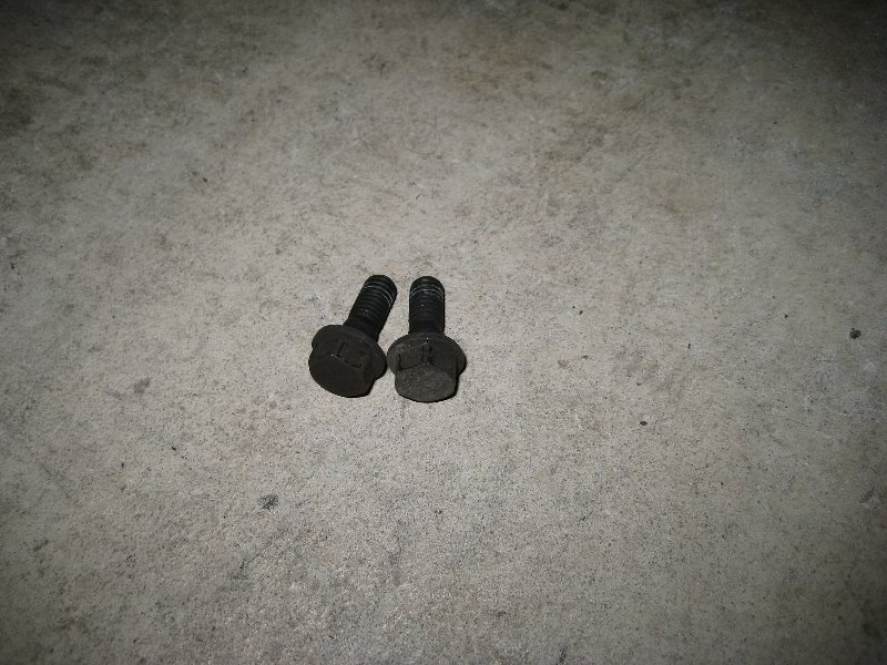 Chrysler-Town-and-Country-Rear-Brake-Pads-Replacement-Guide-011