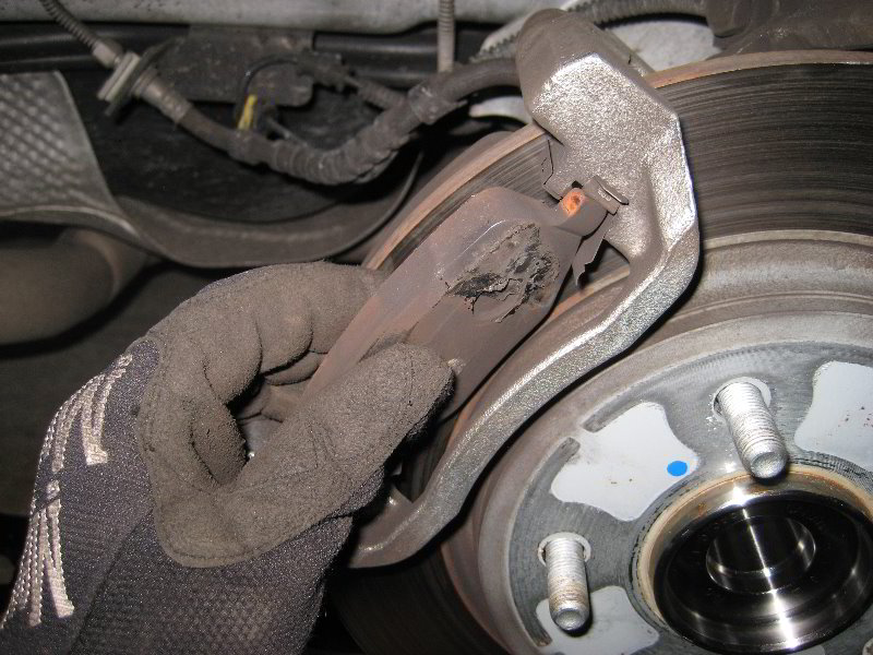 Chrysler-Town-and-Country-Rear-Brake-Pads-Replacement-Guide-014