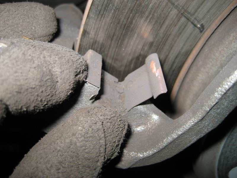 ChryslerTownandCountryRearBrakePadsReplacementGuide016