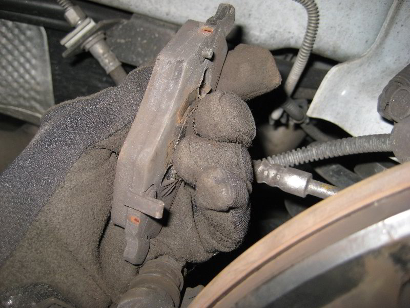 Chrysler-Town-and-Country-Rear-Brake-Pads-Replacement-Guide-024