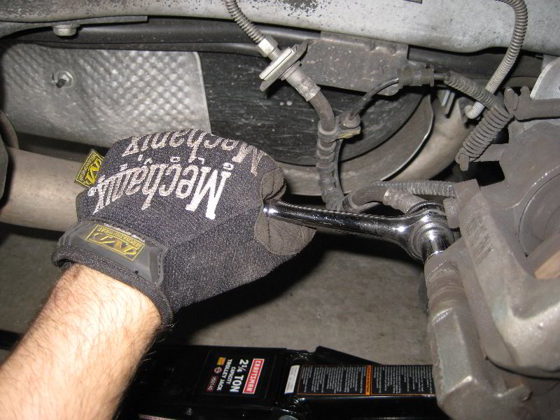 Chrysler-Town-and-Country-Rear-Brake-Pads-Replacement-Guide-030