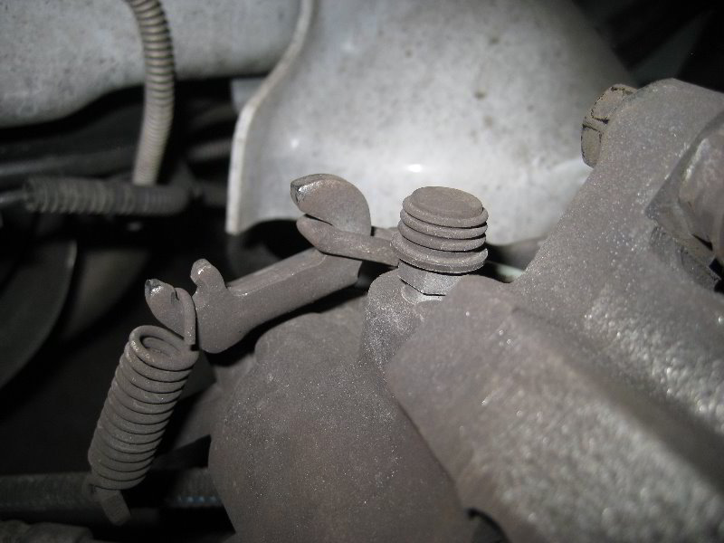 Chrysler-Town-and-Country-Rear-Brake-Pads-Replacement-Guide-031