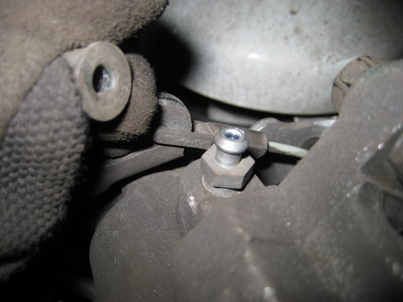 Chrysler-Town-and-Country-Rear-Brake-Pads-Replacement-Guide-032