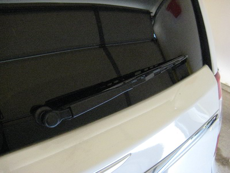 Chrysler-Town-and-Country-Rear-Window-Wiper-Blade-Replacement-Guide-001 Chrysler Town And Country Rear Window Replacement