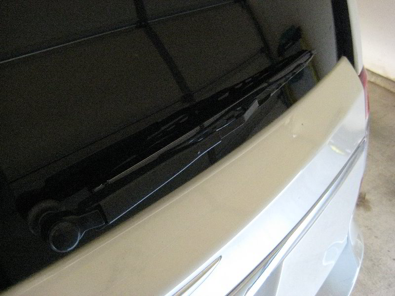 Chrysler-Town-and-Country-Rear-Window-Wiper-Blade-Replacement-Guide-009