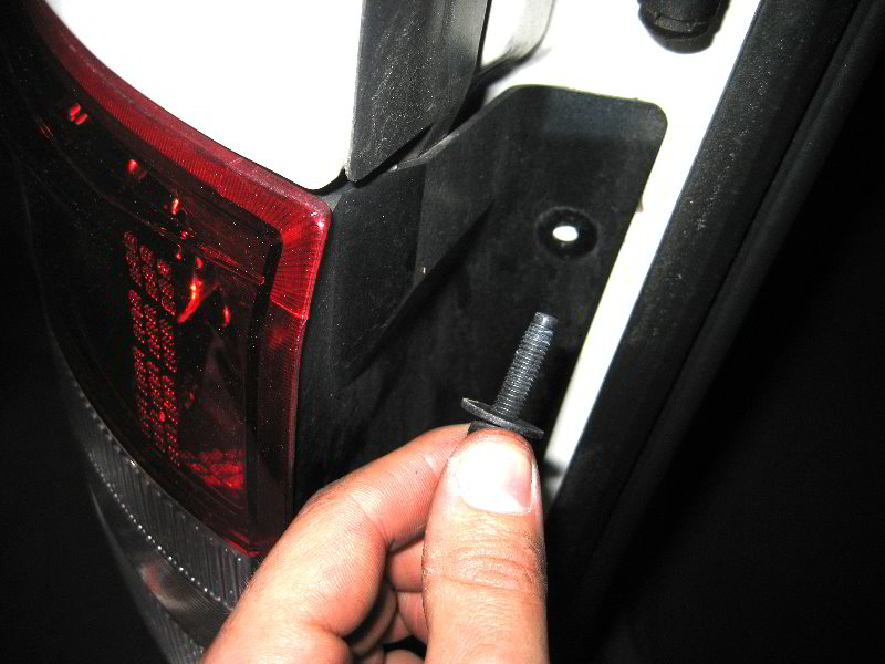 Chrysler-Town-and-Country-Tail-Light-Bulbs-Replacement-Guide-004