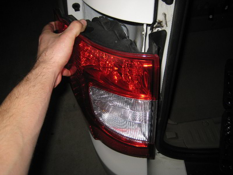 Chrysler-Town-and-Country-Tail-Light-Bulbs-Replacement-Guide-007