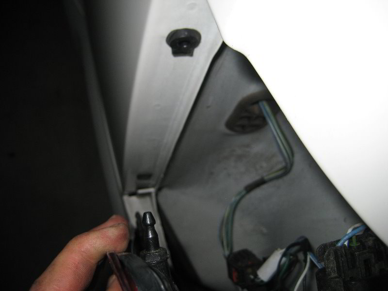 Chrysler-Town-and-Country-Tail-Light-Bulbs-Replacement-Guide-019