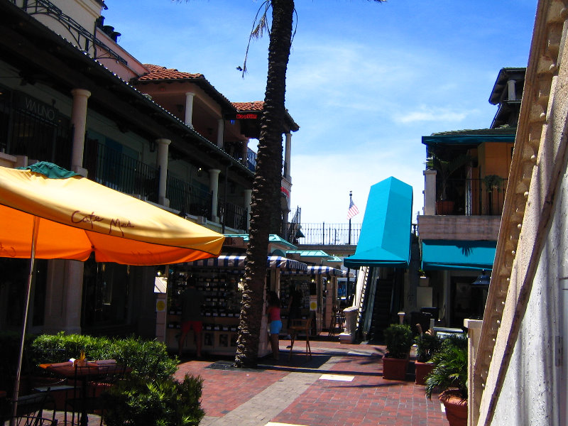 CocoWalk-Coconut-Grove-Miami-FL-016