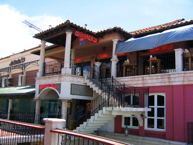 CocoWalk-Coconut-Grove-Miami-FL-020