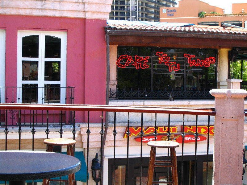 CocoWalk-Coconut-Grove-Miami-FL-021