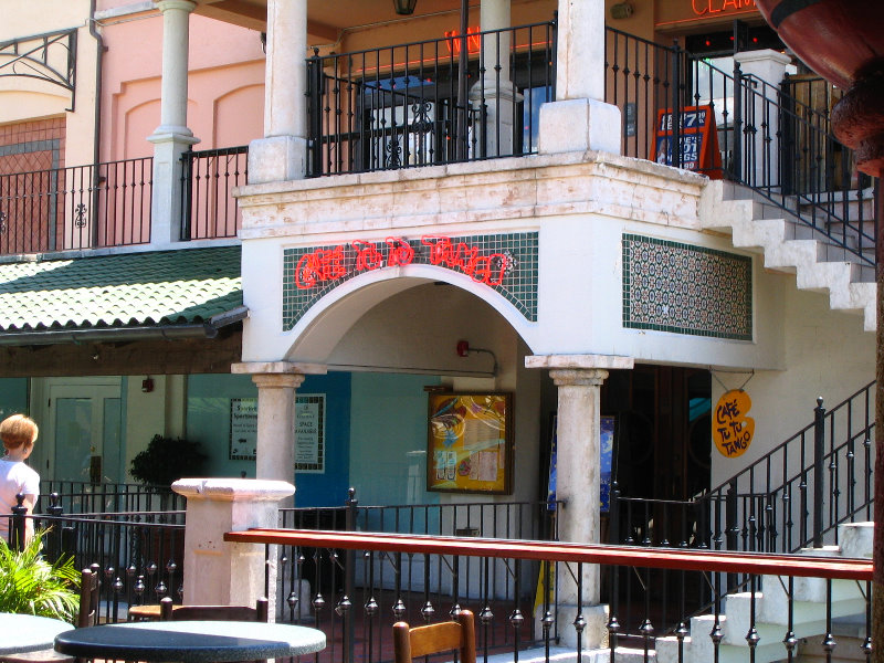 CocoWalk-Coconut-Grove-Miami-FL-022