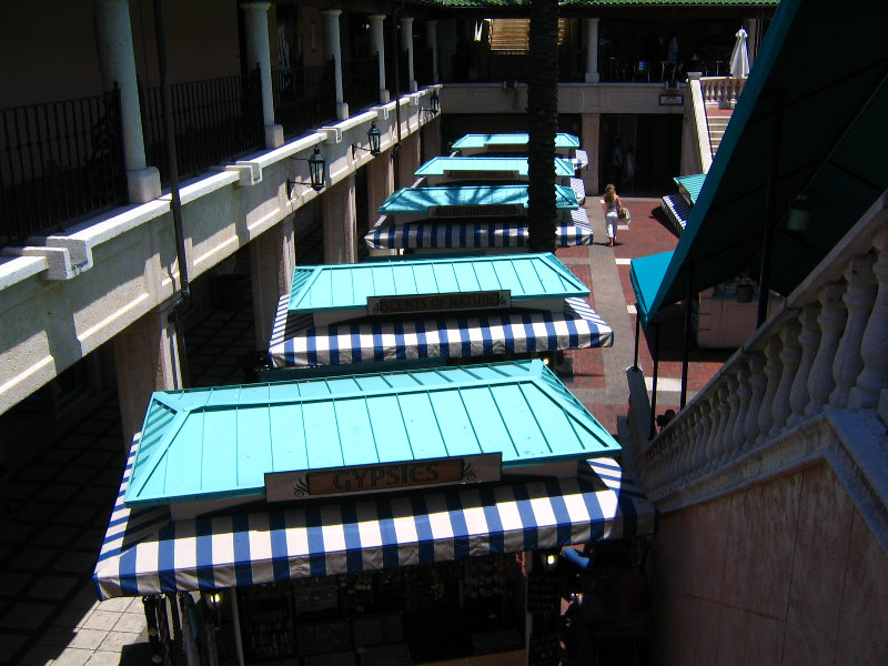 CocoWalk-Coconut-Grove-Miami-FL-024