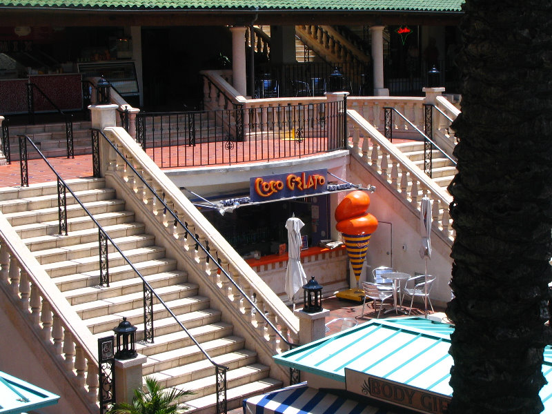 CocoWalk-Coconut-Grove-Miami-FL-026
