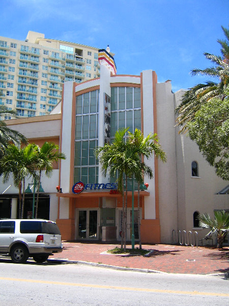 CocoWalk-Coconut-Grove-Miami-FL-041