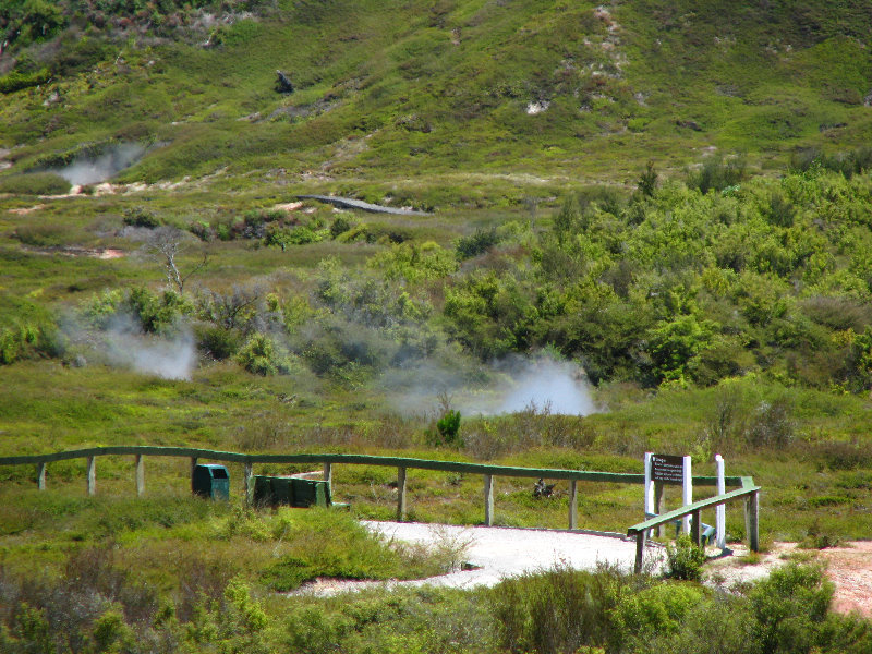 Craters-of-the-Moon-Geothermal-Walk-Taupo-New-Zealand-005