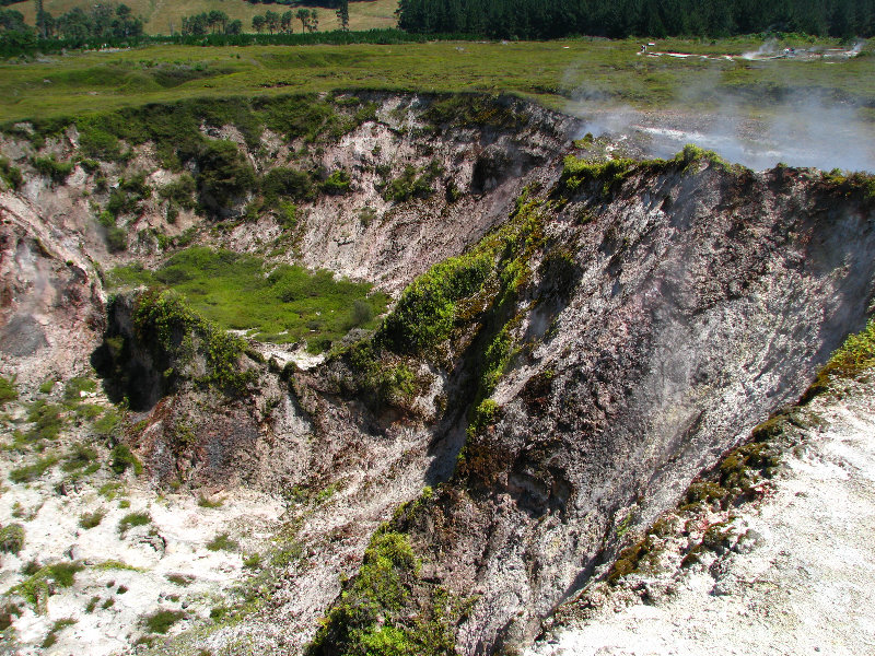 Craters-of-the-Moon-Geothermal-Walk-Taupo-New-Zealand-019