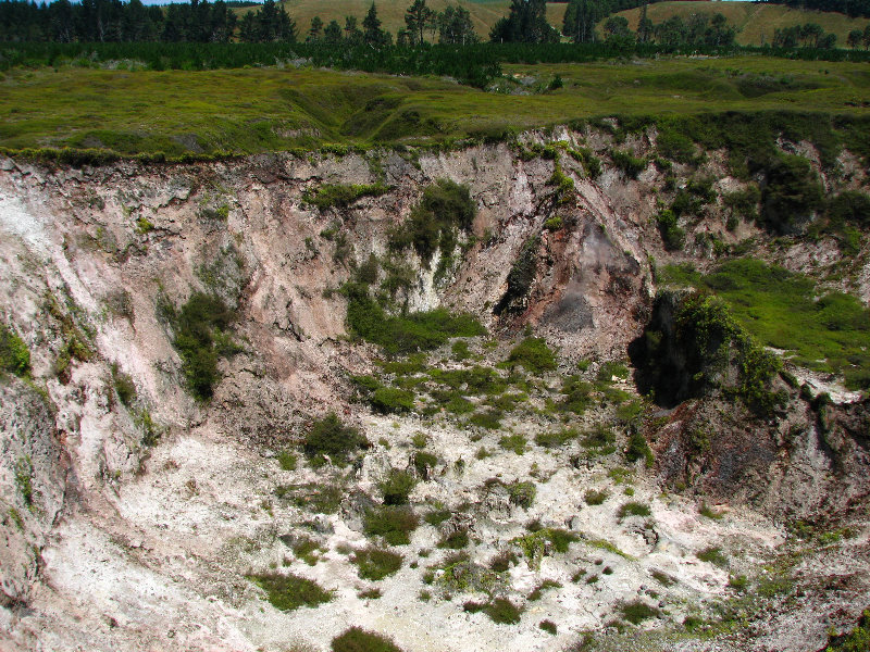 Craters-of-the-Moon-Geothermal-Walk-Taupo-New-Zealand-020