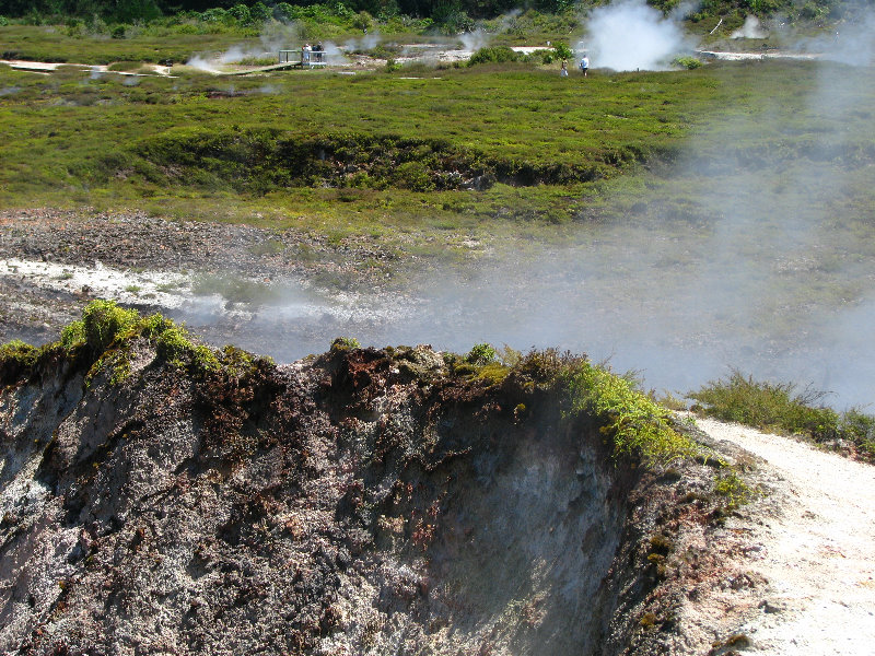 Craters-of-the-Moon-Geothermal-Walk-Taupo-New-Zealand-023