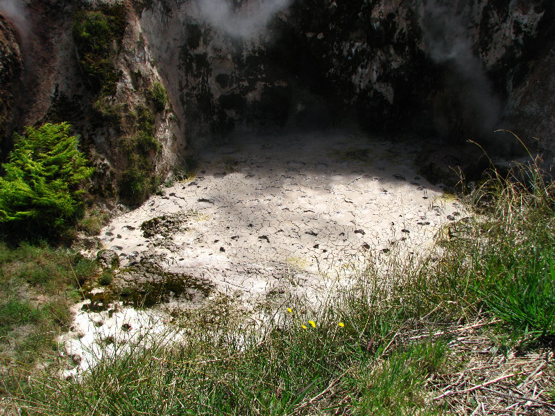Craters-of-the-Moon-Geothermal-Walk-Taupo-New-Zealand-053
