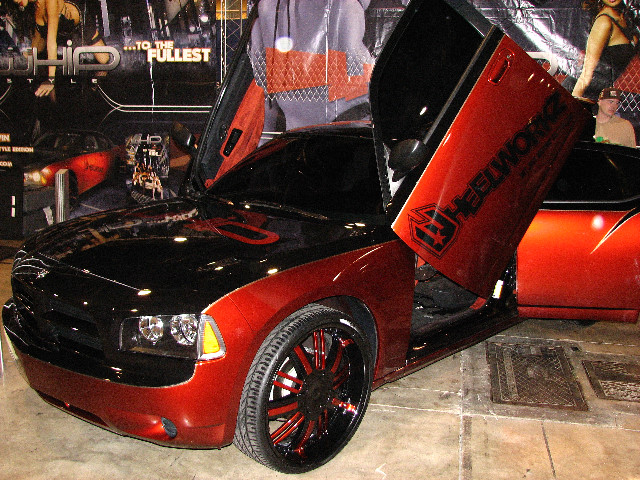 DUB-Custom-Auto-Show-Miami-Beach-FL-2007-073