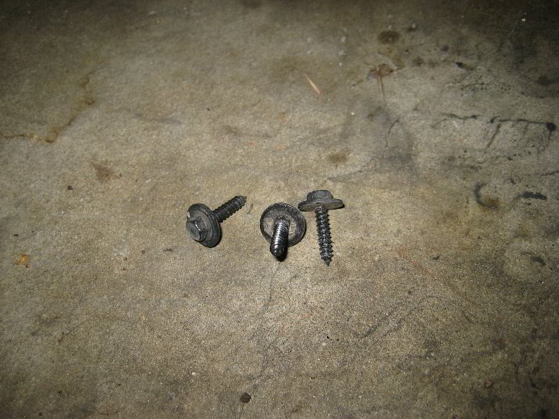 Dodge-Avenger-12V-Automotive-Battery-Replacement-Guide-011