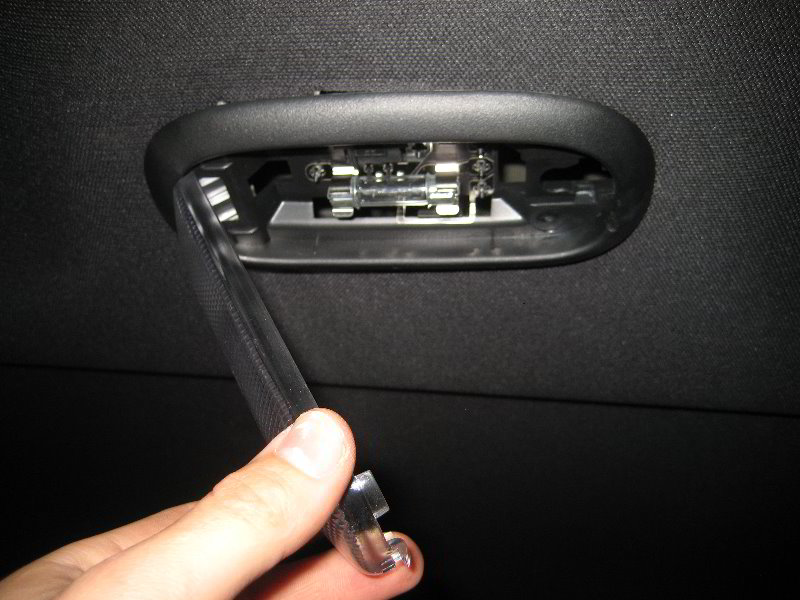 Dodge-Avenger-Dome-Light-Bulb-Replacement-Guide-004
