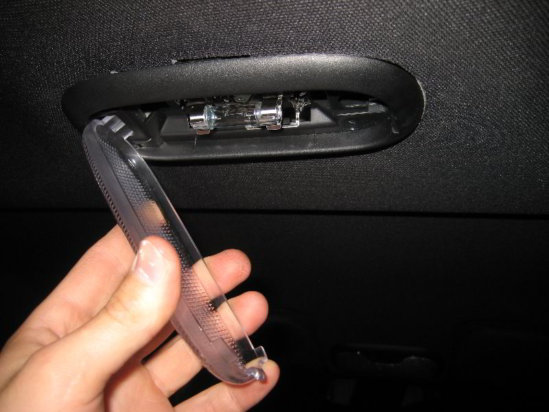 Dodge-Avenger-Dome-Light-Bulb-Replacement-Guide-009