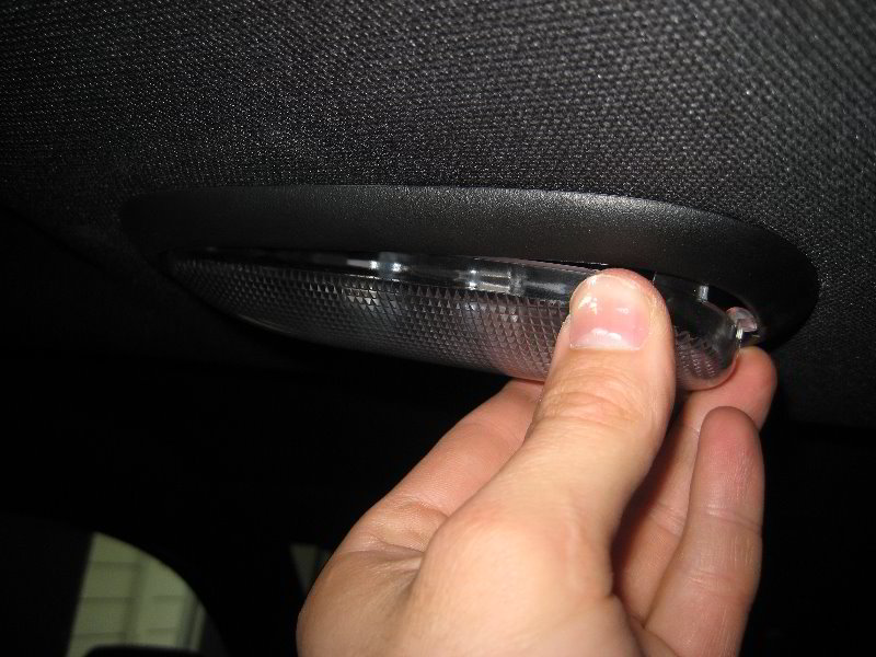 Dodge-Avenger-Dome-Light-Bulb-Replacement-Guide-010