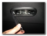 Dodge-Avenger-Dome-Light-Bulb-Replacement-Guide-004