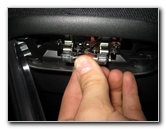 Dodge-Avenger-Dome-Light-Bulb-Replacement-Guide-008