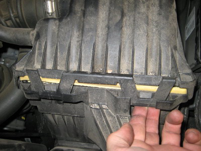 Dodge-Avenger-I4-Engine-Air-Filter-Replacement-Guide-003