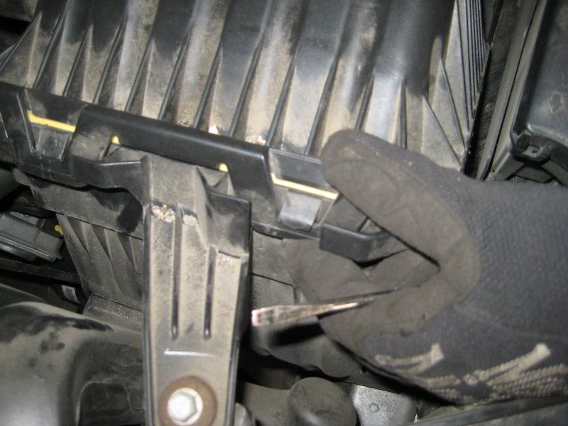 Dodge-Avenger-I4-Engine-Air-Filter-Replacement-Guide-013