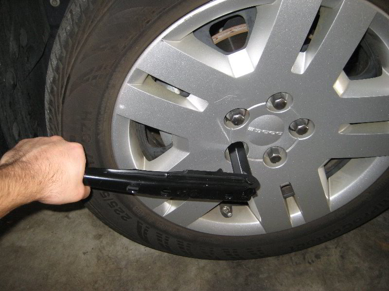 Dodge-Avenger-Front-Brake-Pads-Replacement-Guide-002