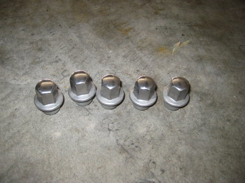 Dodge-Avenger-Front-Brake-Pads-Replacement-Guide-005