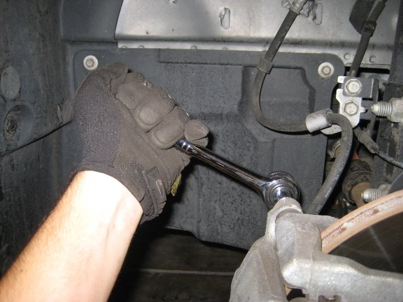 Dodge-Avenger-Front-Brake-Pads-Replacement-Guide-010