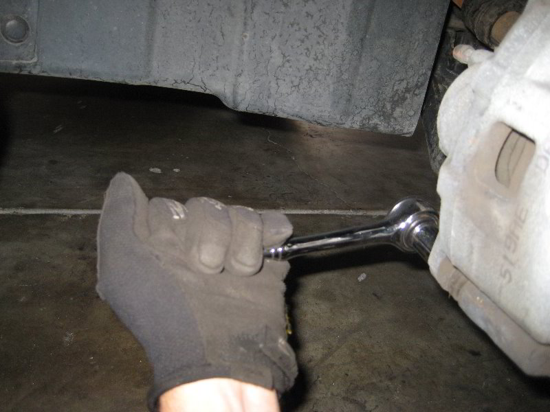 Dodge-Avenger-Front-Brake-Pads-Replacement-Guide-011