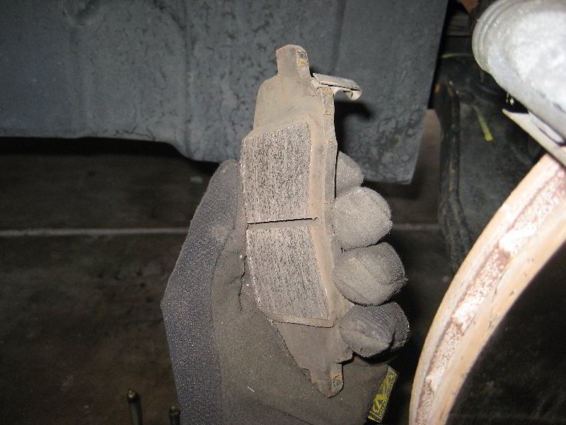 Dodge-Avenger-Front-Brake-Pads-Replacement-Guide-018