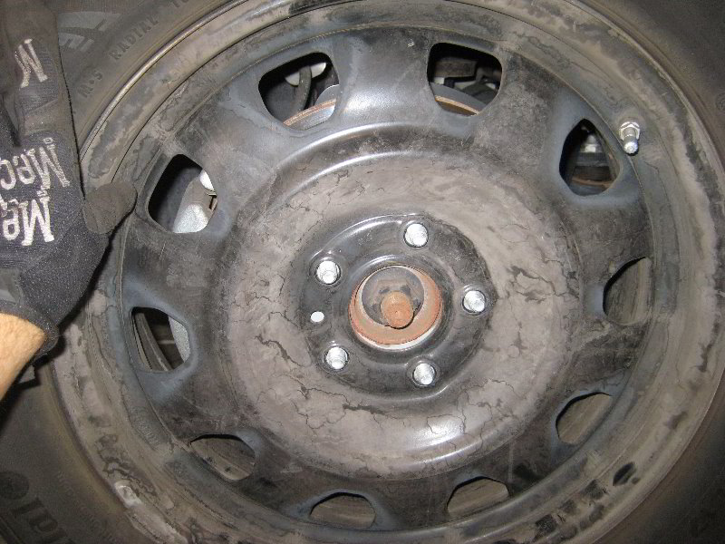 Dodge-Avenger-Front-Brake-Pads-Replacement-Guide-034