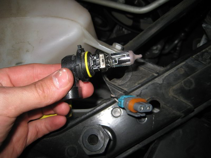 Dodge-Avenger-Headlight-Bulbs-Replacement-Guide-007