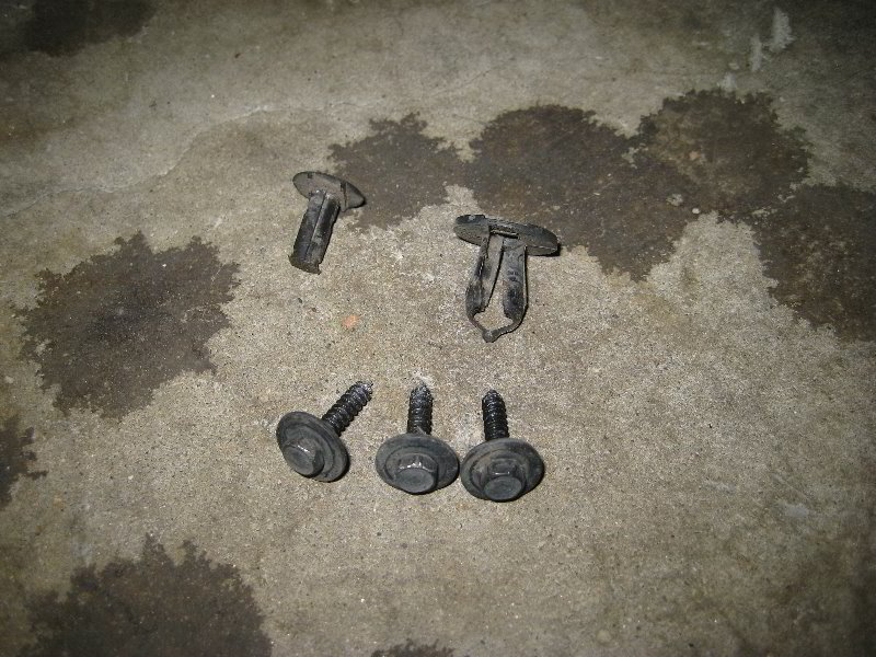 Dodge-Avenger-Headlight-Bulbs-Replacement-Guide-033