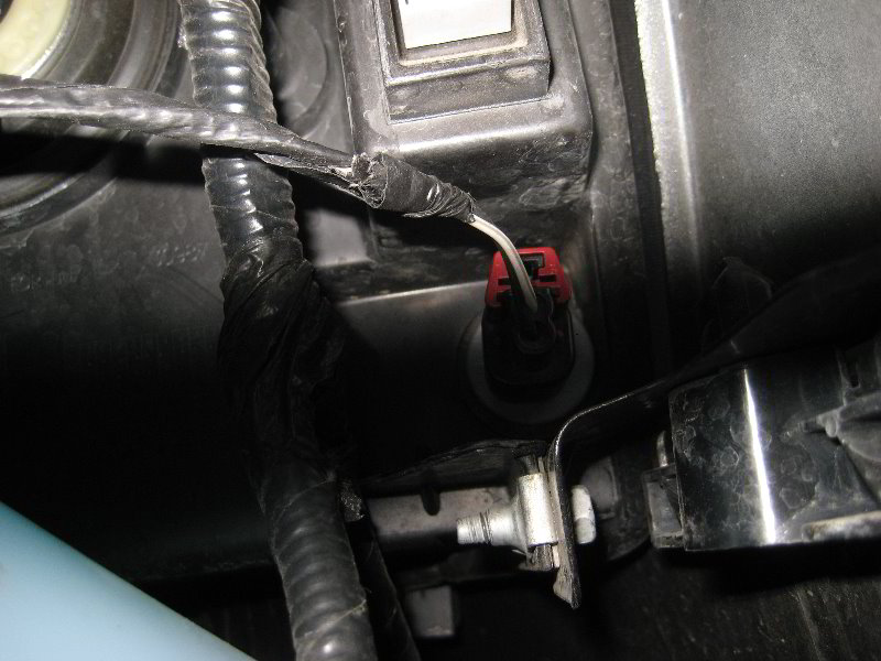 Dodge-Avenger-Headlight-Bulbs-Replacement-Guide-038